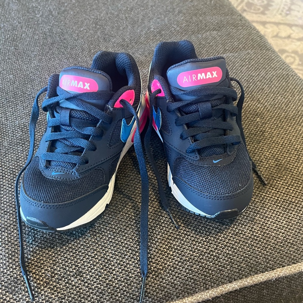 Brand New Kids Nike AirMax IVO